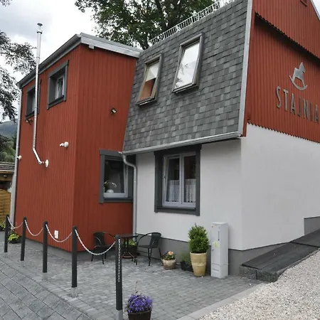 Stajnia Rum i privatbostad *